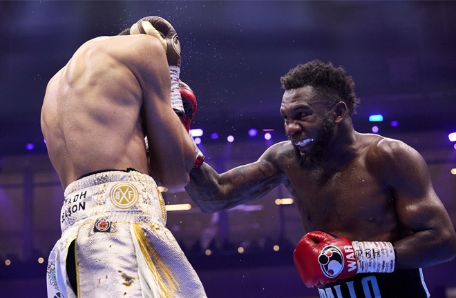 Carlos Adames and Hamzah Sheeraz fought to a draw. Photo credit: Mark Robinson/Matchroom Boxing