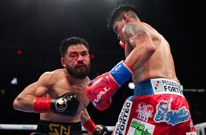 Nunez suffered damage to his right eye before the break. Photo: Cris Esqueda Matchroom Boxing