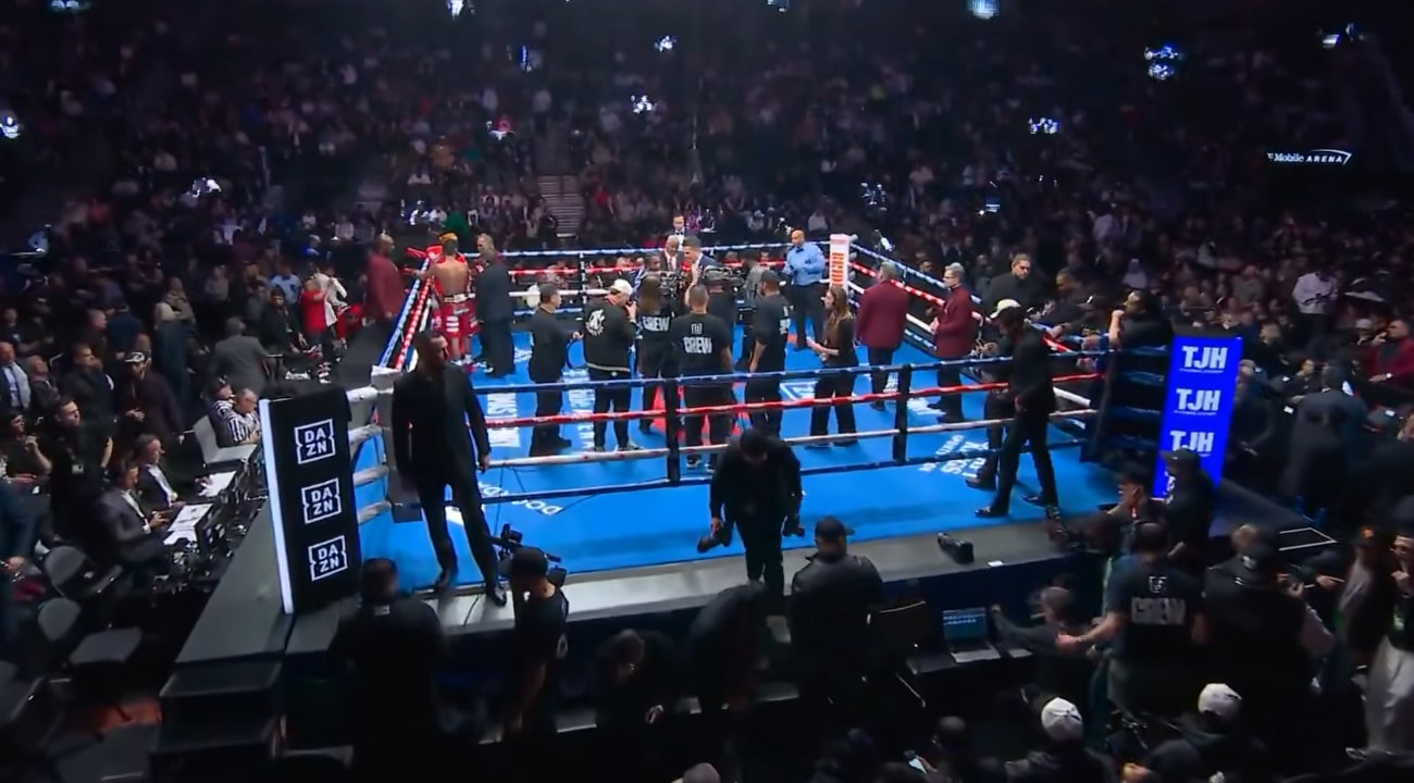 Image: Gary Antuanne Russell Defends Andy Hiraoka After Disputed Decision