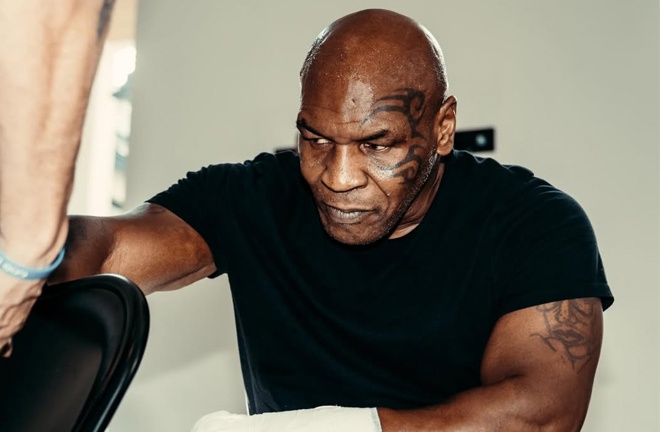 Mike Tyson says he would love to fight Oleksandr Usyk. Source: Instagram