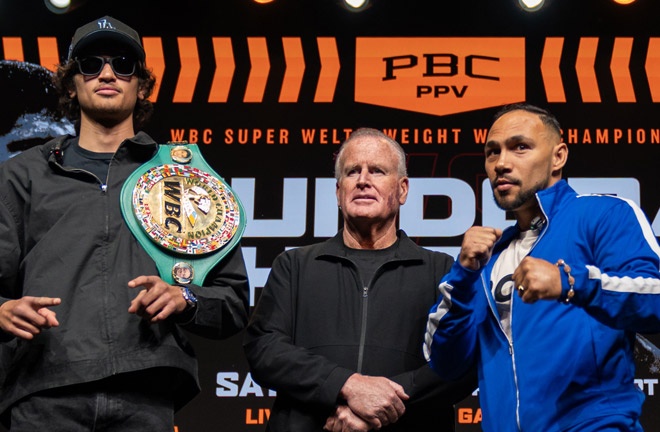 Fundora defends his WBC super welterweight title against Thurman. Photo: Ryan Hafey/Premier Boxing Champions