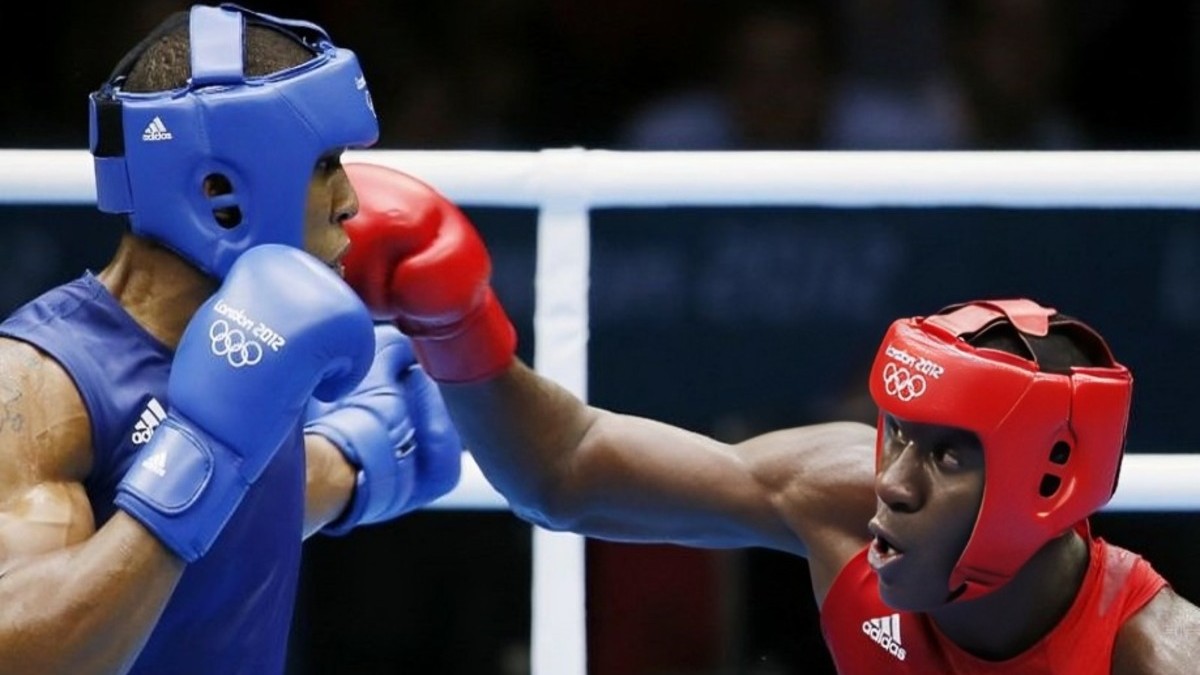 Erislandy Savon lands punch on Anthony Joshua at 2012 Olympics amateur boxing match