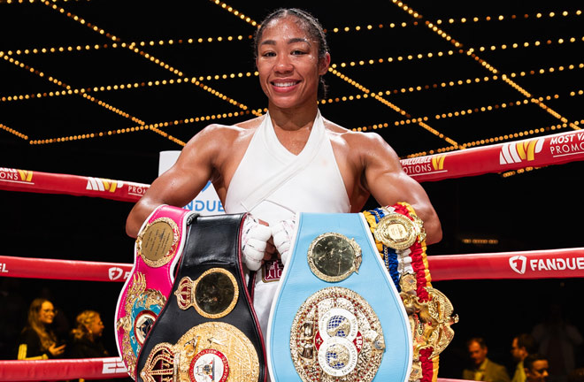 Baumgardner retained her IBF, WBA and WBO titles Photo: Most Valuable Promotions/Michelle Farsi