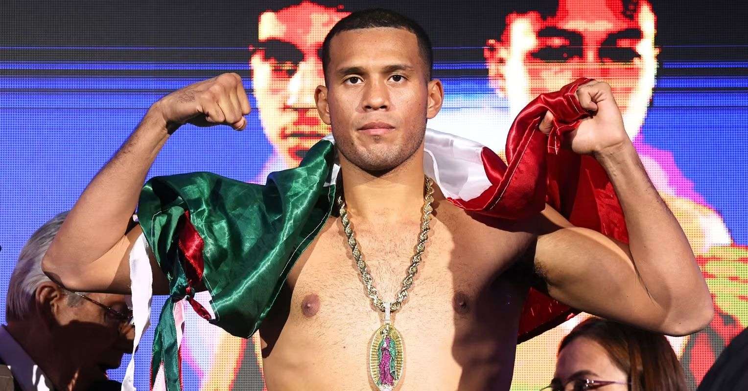 David Benavidez says world champion is avoiding him after feeling his power in sparring
