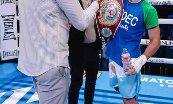 Image: Paco Valcarcel Flags Alan Chaves After Knockout Win
