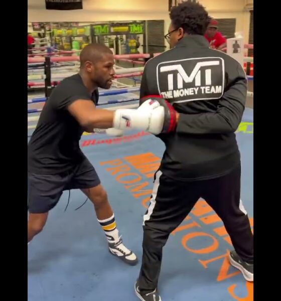 Floyd Mayweather Pad Footage Ahead Of Potential Pacquiao Rematch