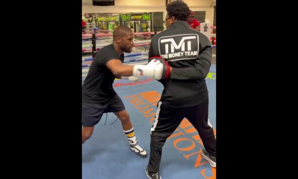 Floyd Mayweather Pad Footage Ahead Of Potential Pacquiao Rematch