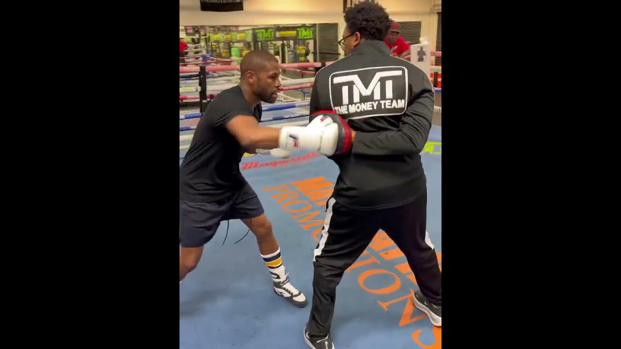 Floyd Mayweather Pad Footage Ahead Of Potential Pacquiao Rematch