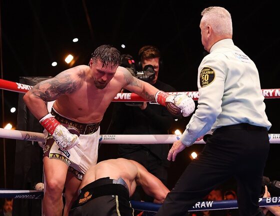 Usyk defeated Verhoeven in the 11th round Photo: Mark Robinson Matchroom Boxing
