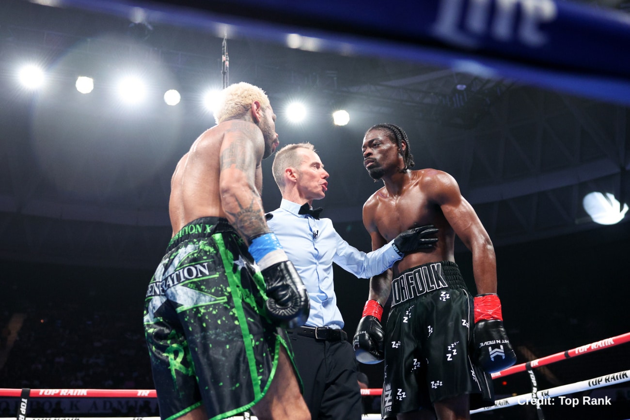 Image: Kelvin Davis Escapes With Split Decision Over Dobson