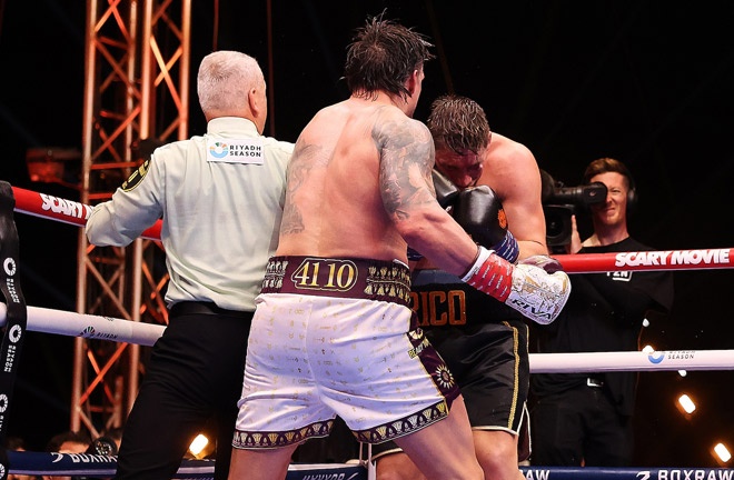 Oleksandr Usyk fought for 11 rounds with Rico Verhoeven. Photo credit: Matchroom Boxing/Mark Robinson