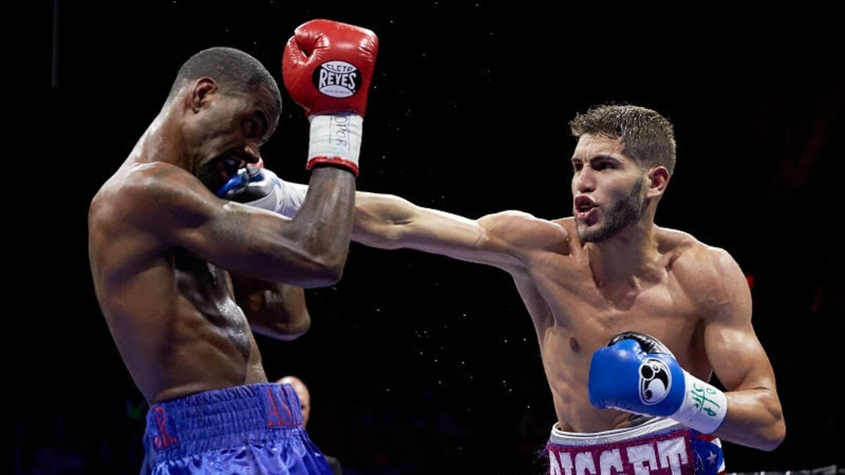 Terrel Williams and Prichard Colón exchange punches during their 2015 fight