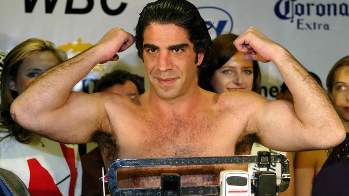 Jorge Kahwagi poses at a WBC weigh-in during his controversial 12-0 professional boxing career