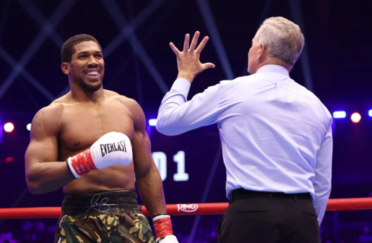 Anthony Joshua shuns durability concerns after surviving knockdowns to stop Kristian Prenga: "I got back up"