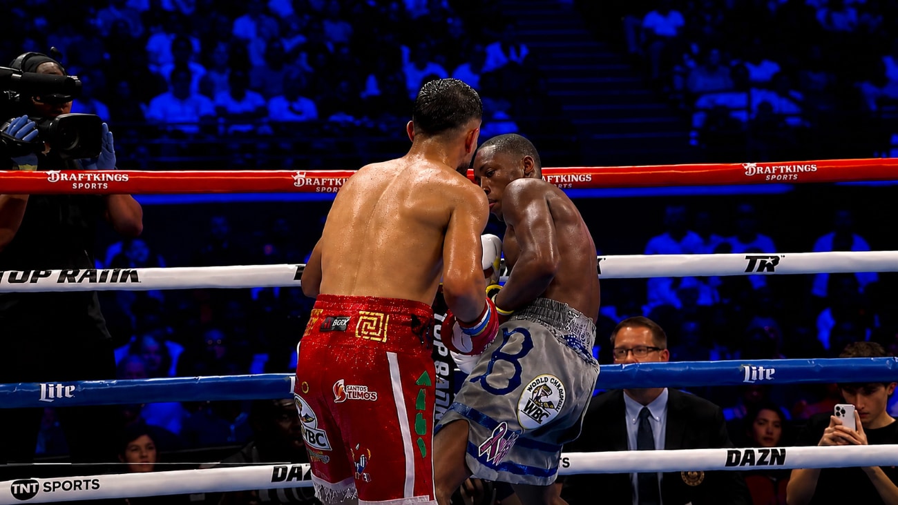 "Bruce Carrington Defends WBC Featherweight Title Against Rene Palacios"