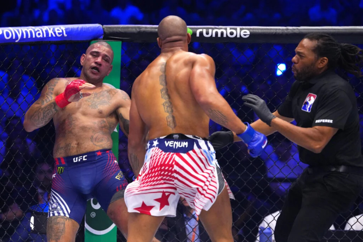Herb Dean backed by CSAC exec Andy Foster amid Alex Pereira's harsh digs: "That looked like a normal fight to me"