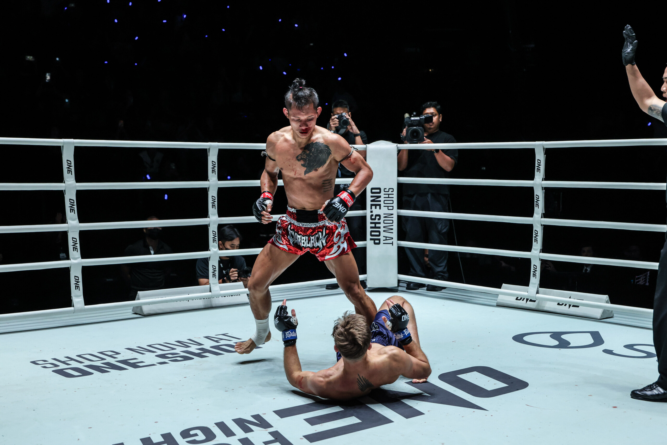 Suablack recalls wild comeback finish of Stephen Irvine: 'Finish him with an elbow'