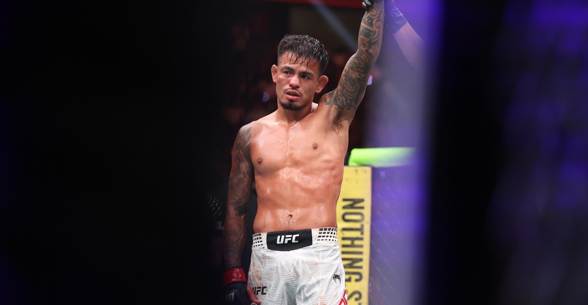 UFC 329 video: Brandon Royval taps Lone&rsquo;er Kavanagh with rear-naked choke after wild back-and-forth fight