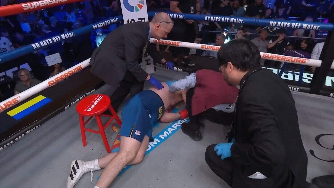 "Heavyweight Shocks Again: Tyson Fury Left Bloodied and Knocked Out Cold"