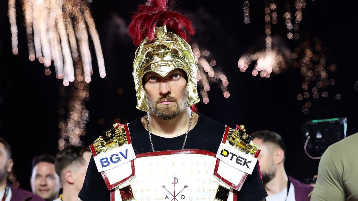 "Oleksandr Usyk's Three Potential Paths: Decision Looming Within Days"