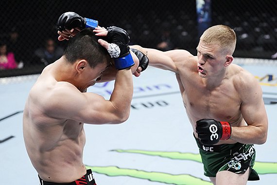 Charles Oliveira says Islam Makhachev could face his toughest test yet