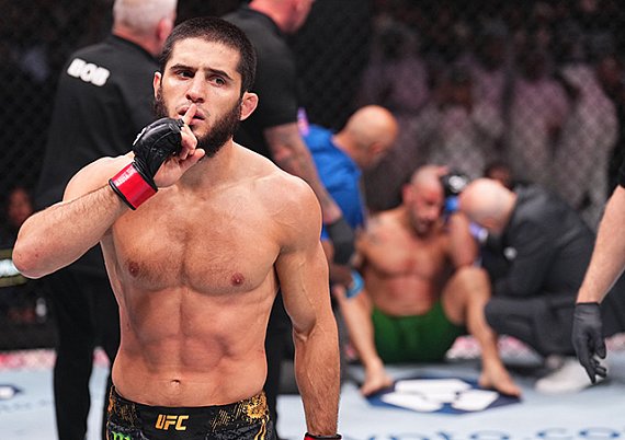 Islam Makhachev mocks Max Holloway following two-belt jab