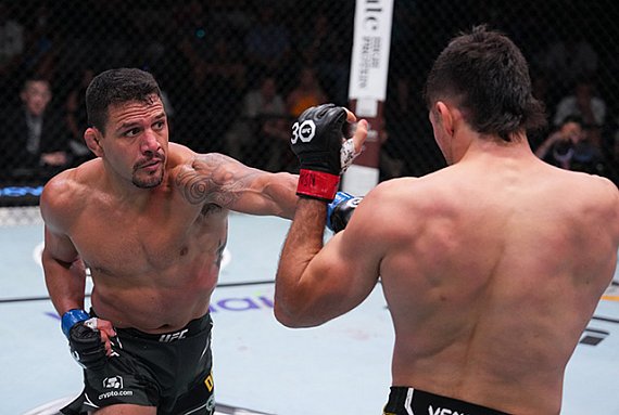 Rafael dos Anjos nearly retired after three surgeries: 'Man, this is it'