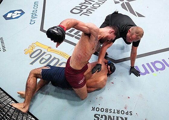 Alexander Volkanovski struggles to keep Mauricio Ruffy down, coach says
