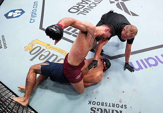 Alexander Volkanovski struggles to keep Mauricio Ruffy down, coach says