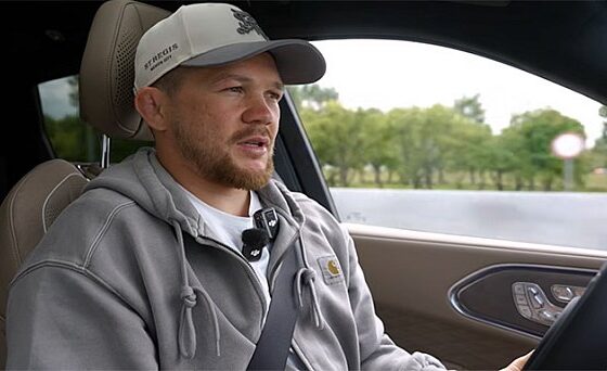 Usman Nurmagomedov bought one of Petr Yan's rarest possessions