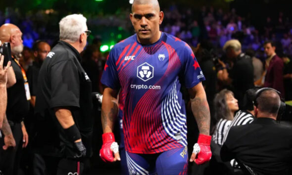 Alex Pereira won't wait on Tom Aspinall vs. Ciryl Gane before his next fight: "I want to fight for the belt"