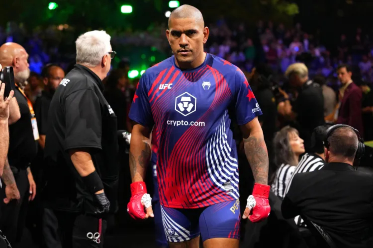Alex Pereira won't wait on Tom Aspinall vs. Ciryl Gane before his next fight: "I want to fight for the belt"