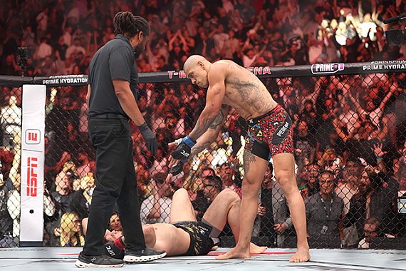 Glover Teixeira says Alex Pereira would KO Josh Hokit in Round 1