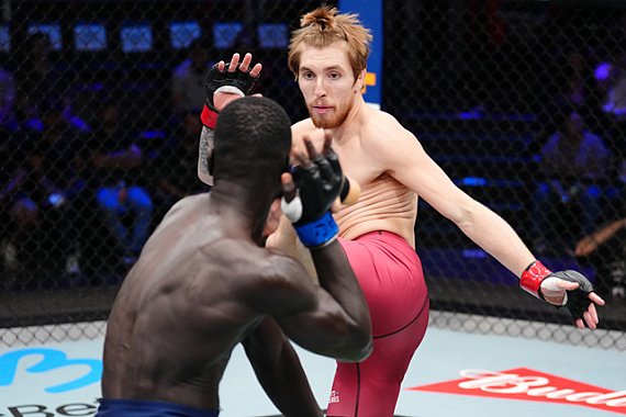 UFC fighter says he can't see opponents clearly until they get close