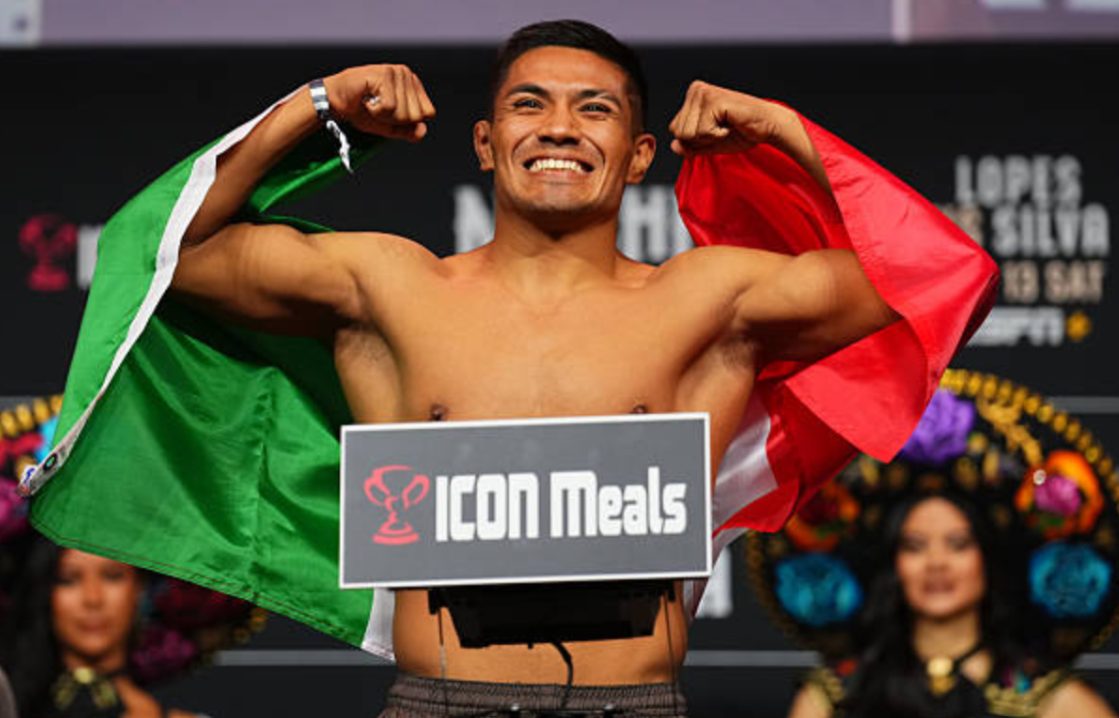 Noche UFC 4 Results: David Martinez defeats Dan Ige (Highlights)