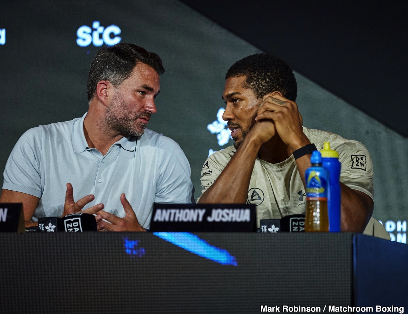 "Dan Rafael Backs Joshua and Hearn Amid Fury Dispute"