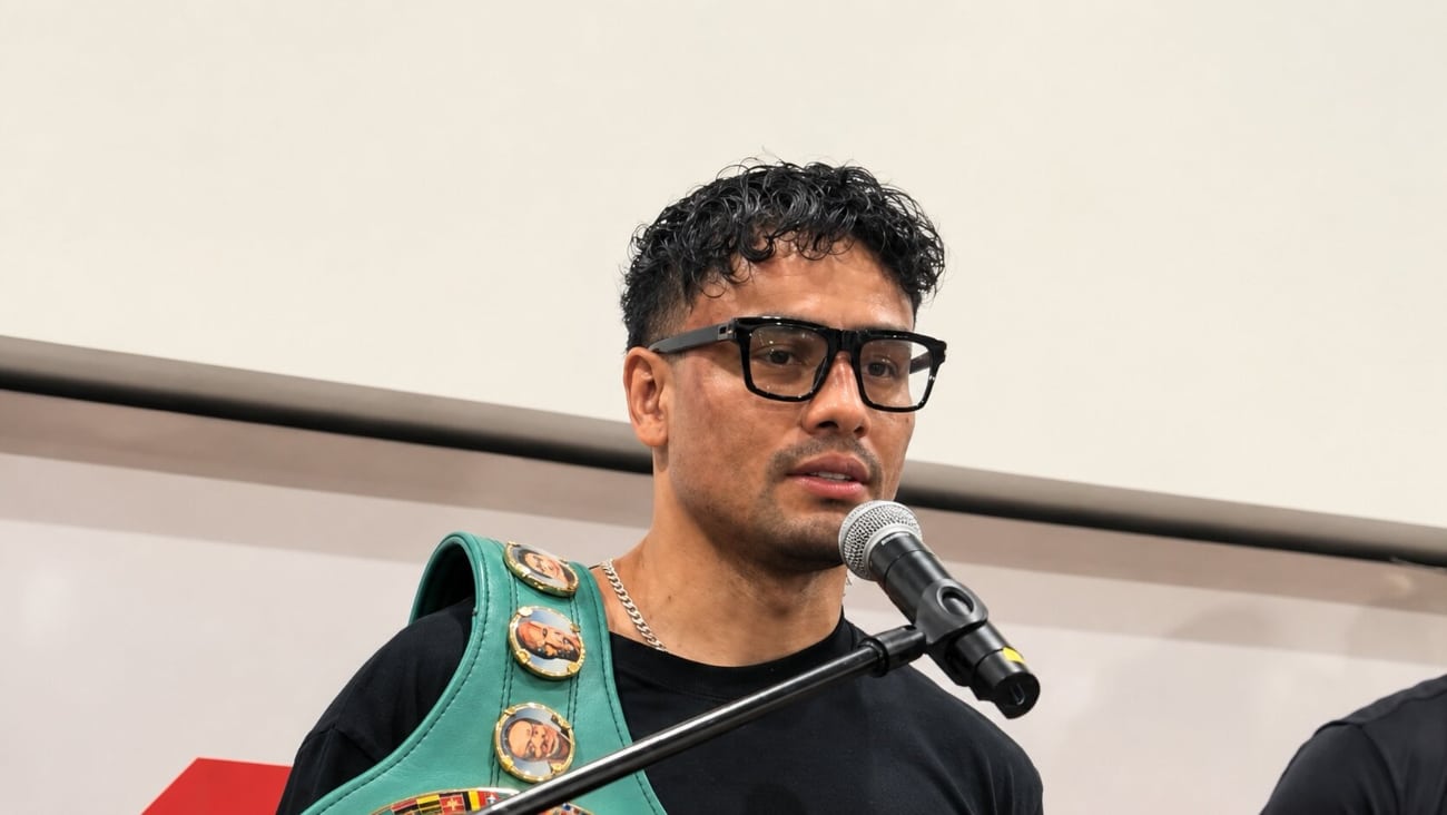"Lester Martinez Awaits Canelo Mbilli Showdown: Who Will Emerge Victorious?"