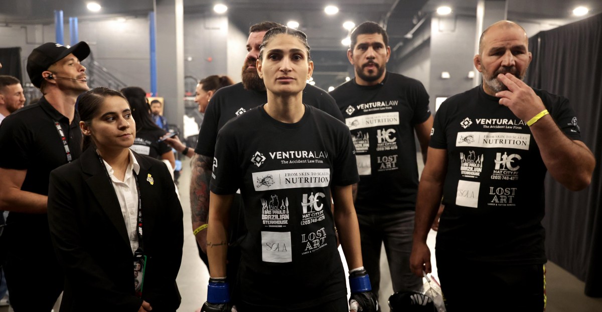 Alex Pereira&rsquo;s sister books fight on Contender Series