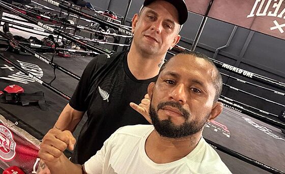 Deiveson Figueiredo turns dream Thailand trip into full UFC 332 camp
