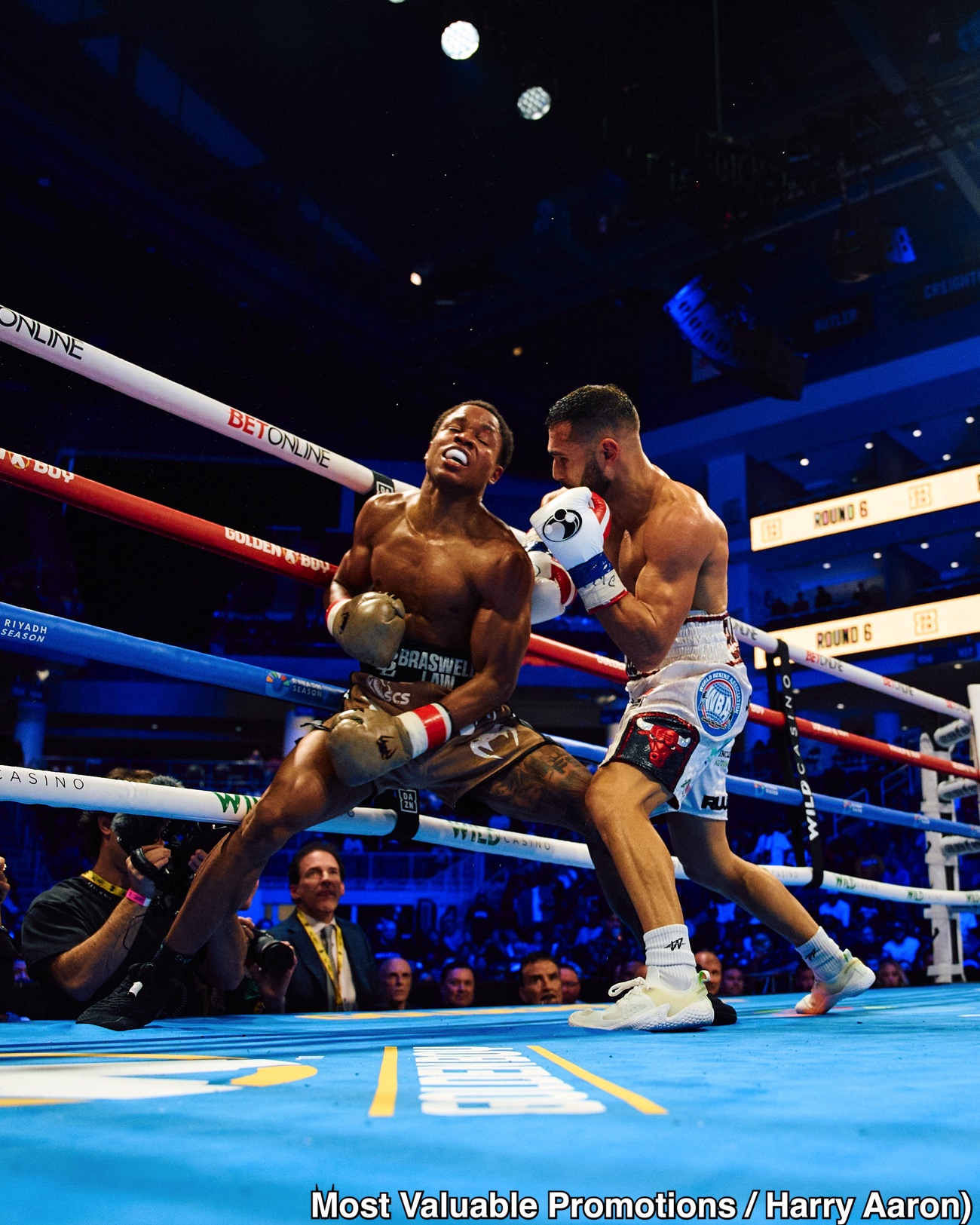 "Floyd Schofield Triumphs in Uneven Return, Claims WBA Belt"