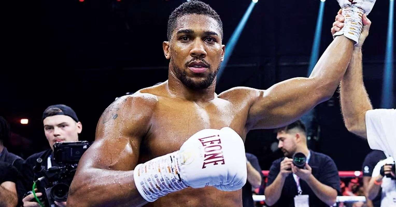 "Heavyweight Champion Welcomes Anthony Joshua's Challenge: 'Let's Do It' After Tyson Fury Battle"