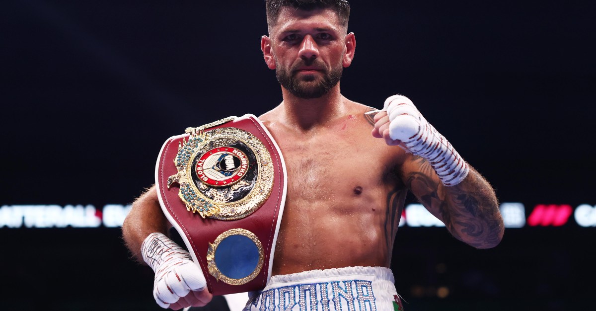 "Today in British Boxing: Uncovering the Latest Crime News and Controversies"