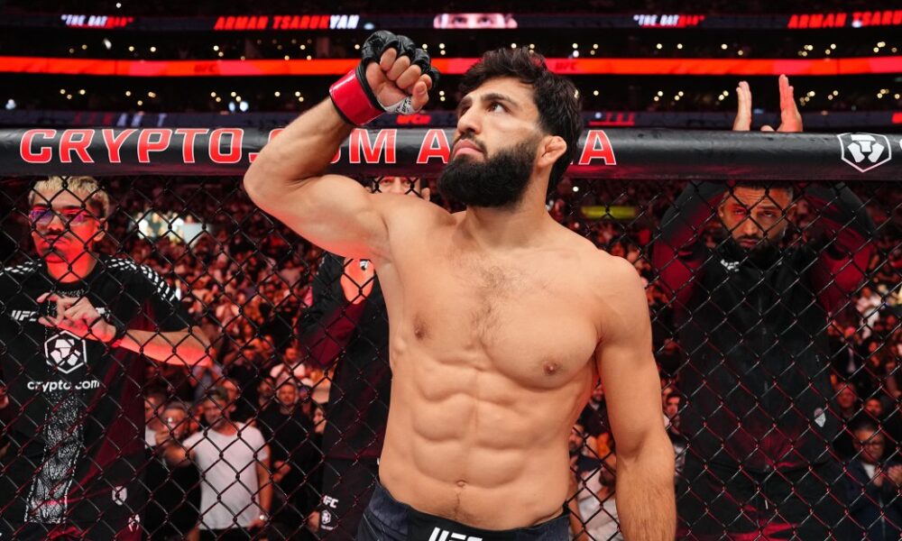 Arman Tsarukyan wrestles Anthony Pettis in RAF 15 main event