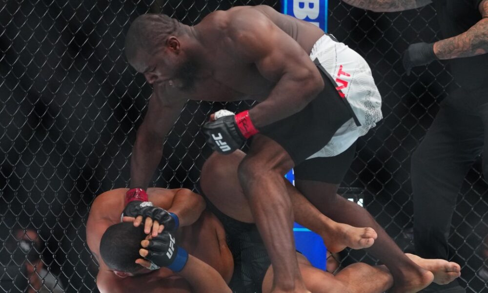 Former NFL player delivers devastating knockout at UFC 332
