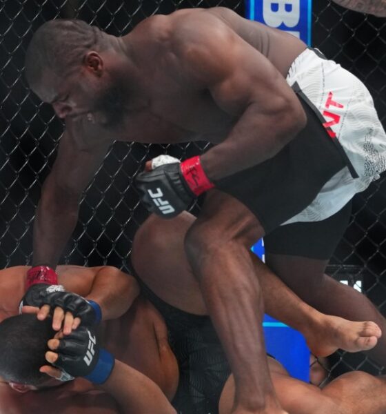 Former NFL player delivers devastating knockout at UFC 332