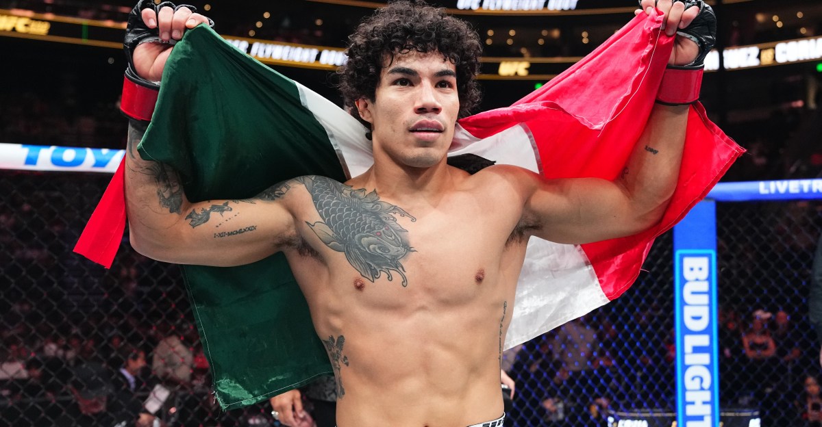 UFC 332 video: Daniel Cormier&rsquo;s prot&eacute;g&eacute; Imanol Rodriguez scores brutal body kick knockout in first round