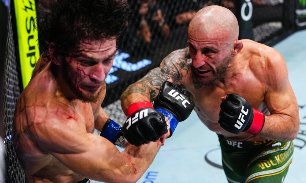 Alexander Volkanovski stops Movsar Evloev with barrage of shots to defend title in UFC 333 main event